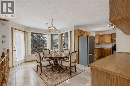 Virtual staged furniture - breakfast nook - 106 Sienna Hills Drive Sw, Calgary, AB - Indoor Photo Showing Dining Room
