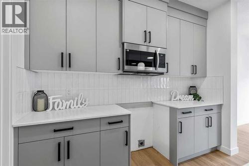 90 Heritage Circle, Cochrane, AB - Indoor Photo Showing Kitchen
