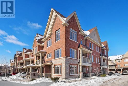 40 PORCELAIN WAY  Whitby (Rolling Acres), ON L1R 0R6