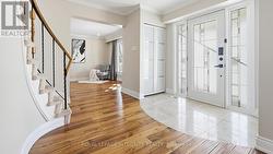 Ample entrance hall - 