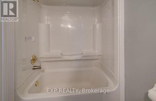 54 Nicklaus Drive, Hamilton (Vincent), ON - Indoor Photo Showing Bathroom