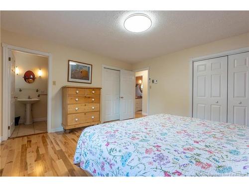 20 Gloucester Cres, Fredericton, NB 