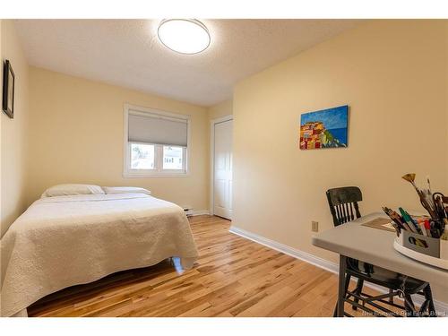 20 Gloucester Cres, Fredericton, NB 