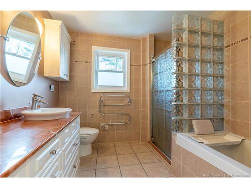 20 Gloucester Cres, Fredericton, NB 