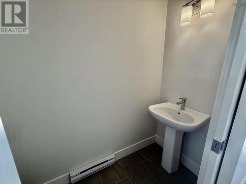 15 Brick Lane, Halifax, NS - Indoor Photo Showing Bathroom
