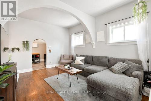 80 Edward Street, St. Thomas, ON - Indoor Photo Showing Living Room