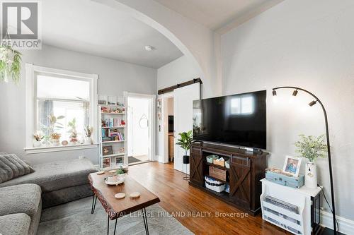 80 Edward Street, St. Thomas, ON - Indoor Photo Showing Living Room