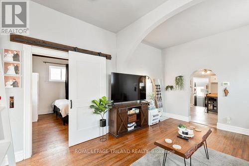 80 Edward Street, St. Thomas, ON - Indoor Photo Showing Living Room