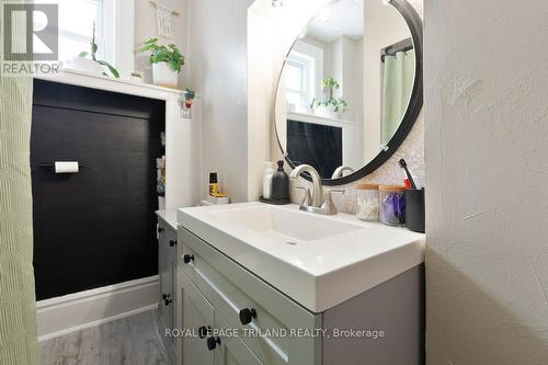 80 Edward Street, St. Thomas, ON - Indoor Photo Showing Bathroom