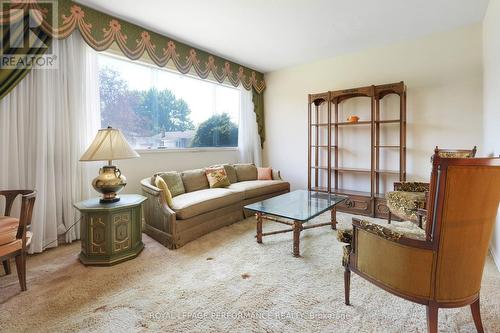 2194 Haig Drive, Ottawa, ON - Indoor Photo Showing Living Room