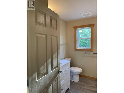 5525 Ducksway Road, Winlaw, BC - Indoor Photo Showing Bathroom