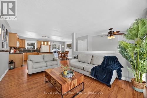 39 St. Laurent Boulevard, Tiny, ON - Indoor Photo Showing Living Room