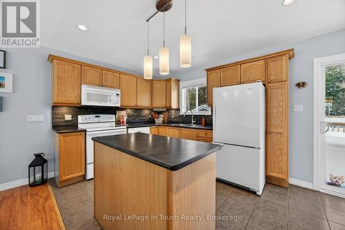 39 St. Laurent Boulevard, Tiny, ON - Indoor Photo Showing Kitchen