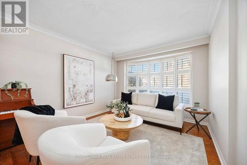 2 Cherry Post Crescent, Toronto, ON - Indoor Photo Showing Living Room
