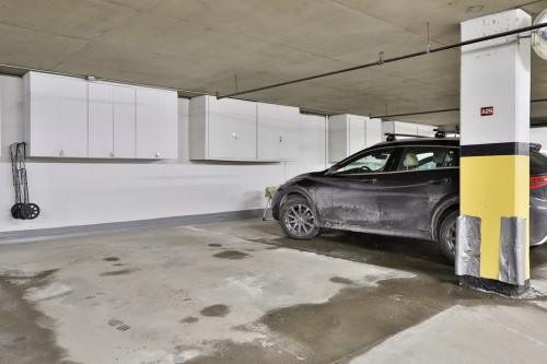 Garage - 307-520 Place Juge-Desnoyers, Laval (Pont-Viau), QC - Indoor Photo Showing Garage