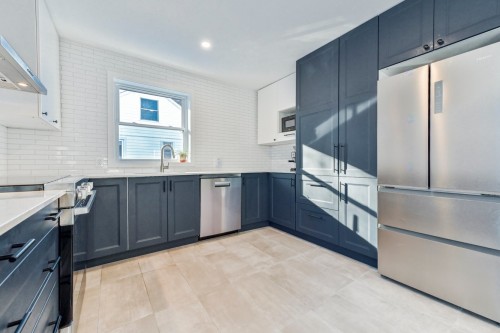 Cuisine - 525 Rue Laurier, Saint-Jean-Sur-Richelieu, QC - Indoor Photo Showing Kitchen With Upgraded Kitchen