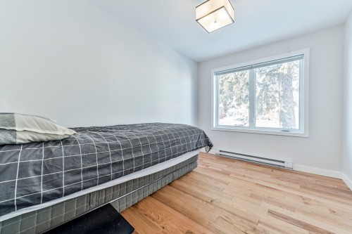 Chambre à coucher - 525 Rue Laurier, Saint-Jean-Sur-Richelieu, QC - Indoor Photo Showing Bedroom