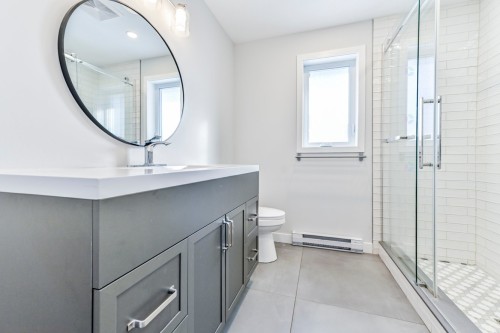 Salle de bains - 525 Rue Laurier, Saint-Jean-Sur-Richelieu, QC - Indoor Photo Showing Bathroom