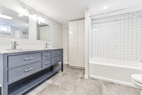 Salle de bains - 525 Rue Laurier, Saint-Jean-Sur-Richelieu, QC - Indoor Photo Showing Bathroom