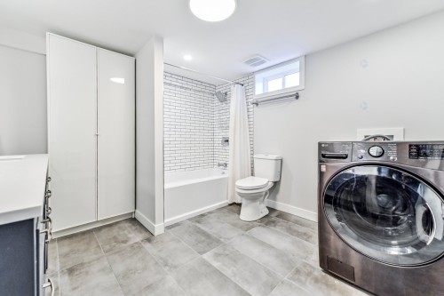 Salle de bains - 525 Rue Laurier, Saint-Jean-Sur-Richelieu, QC - Indoor Photo Showing Laundry Room