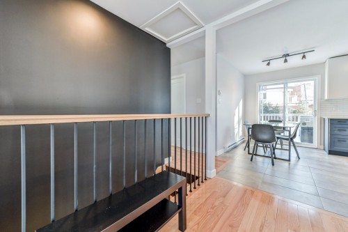 Vue d'ensemble - 525 Rue Laurier, Saint-Jean-Sur-Richelieu, QC - Indoor Photo Showing Other Room With Fireplace