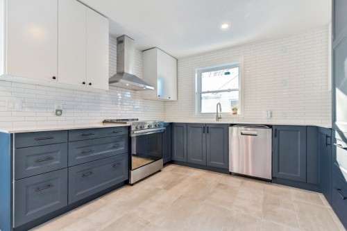 Cuisine - 525 Rue Laurier, Saint-Jean-Sur-Richelieu, QC - Indoor Photo Showing Kitchen With Upgraded Kitchen