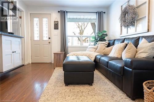 717 Knox Avenue, Hamilton, ON - Indoor Photo Showing Living Room