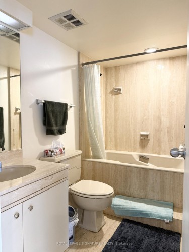 1609-65 Harbour Square, Toronto, ON - Indoor Photo Showing Bathroom