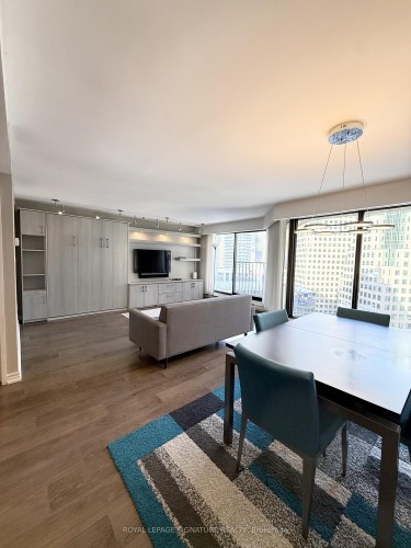 1609-65 Harbour Square, Toronto, ON - Indoor