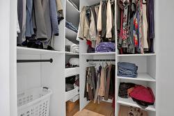 Walk-in closet - 