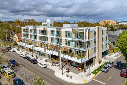 403-1916 Oak Bay Ave  Victoria, BC V8R 0B1