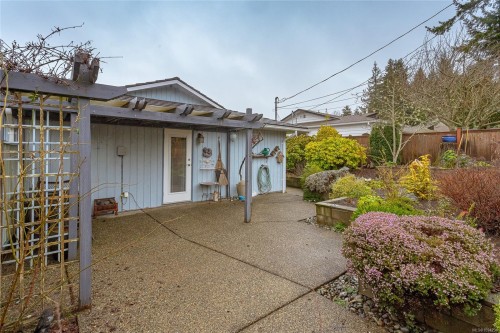 594 Aspen Ave, Qualicum Beach, BC 