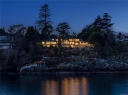 4325 Gordon Head Rd  Saanich, BC V8N 3Y7