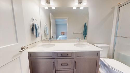 212-355 Legacy Lookout, Cranbrook, BC - Indoor Photo Showing Bathroom