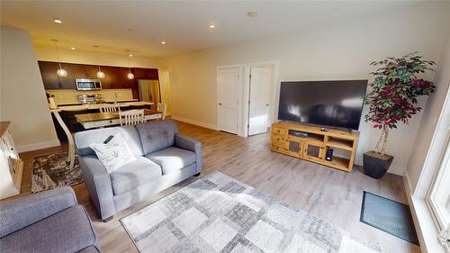 212-355 Legacy Lookout, Cranbrook, BC - Indoor Photo Showing Living Room