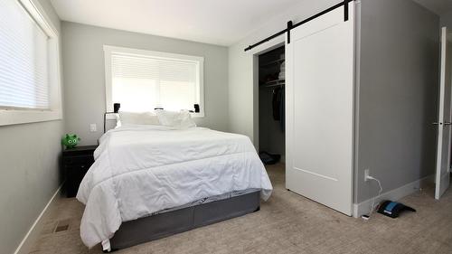 1480 Inkar Road, Kelowna, BC - Indoor Photo Showing Bedroom