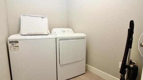 1480 Inkar Road, Kelowna, BC - Indoor Photo Showing Laundry Room