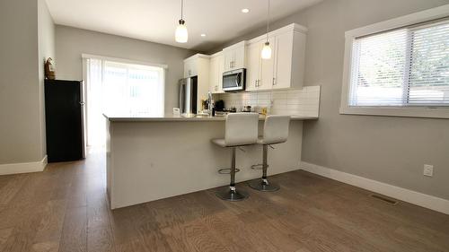 1480 Inkar Road, Kelowna, BC - Indoor Photo Showing Kitchen