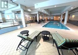 Hot tub and lounge area - 