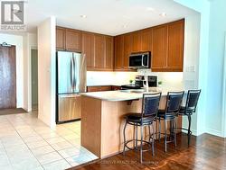 Functional and bright kitchen - 