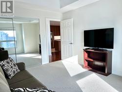 2nd bedroom with mirrored closet - 