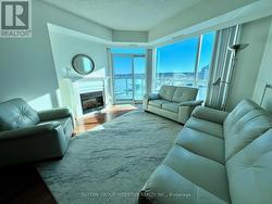 Bright and cheery open concept living - 