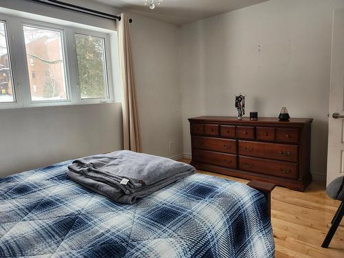 Chambre à coucher principale - 102-2355 Rue Henri-Cyr, Longueuil (Saint-Hubert), QC - Indoor Photo Showing Bedroom