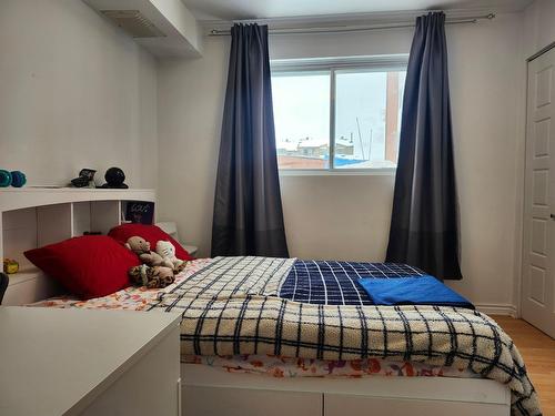 Chambre à coucher - 102-2355 Rue Henri-Cyr, Longueuil (Saint-Hubert), QC - Indoor Photo Showing Bedroom