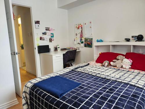Chambre à coucher - 102-2355 Rue Henri-Cyr, Longueuil (Saint-Hubert), QC - Indoor Photo Showing Bedroom