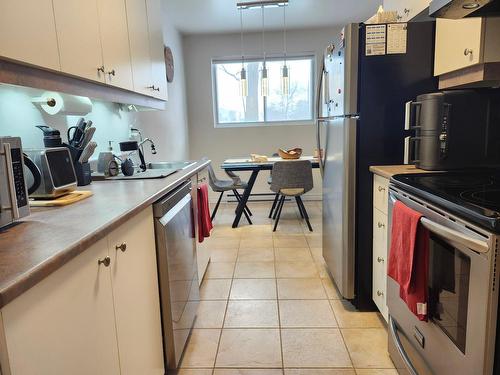 Cuisine - 102-2355 Rue Henri-Cyr, Longueuil (Saint-Hubert), QC - Indoor Photo Showing Kitchen