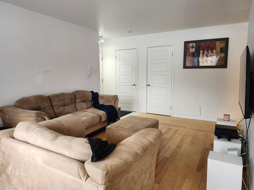 Salon - 102-2355 Rue Henri-Cyr, Longueuil (Saint-Hubert), QC - Indoor Photo Showing Living Room