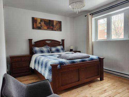 Chambre à coucher principale - 102-2355 Rue Henri-Cyr, Longueuil (Saint-Hubert), QC - Indoor Photo Showing Bedroom