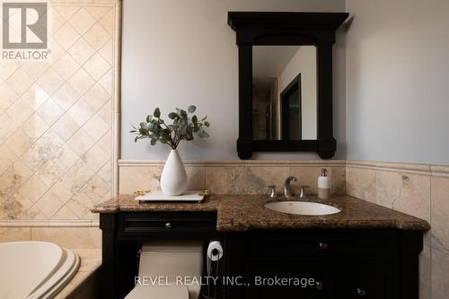 14227 Trafalgar Road, Halton Hills, ON - Indoor Photo Showing Bathroom