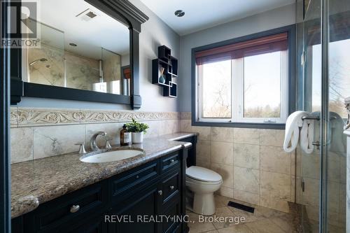 14227 Trafalgar Road, Halton Hills, ON - Indoor Photo Showing Bathroom